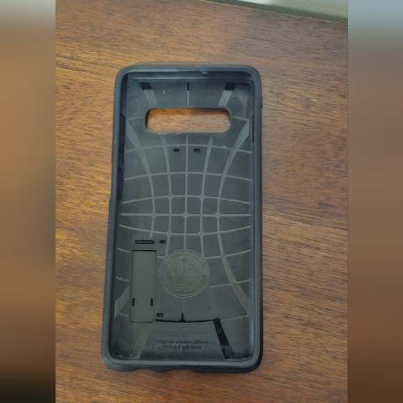 Spigen case with kickstand - Picture 5 of 5